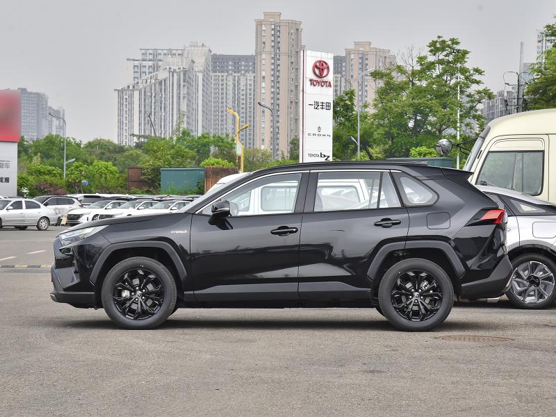 广州RAV4荣放汽车最新价格12.88万，降价狂欢，报价优惠4.8万，不容错过